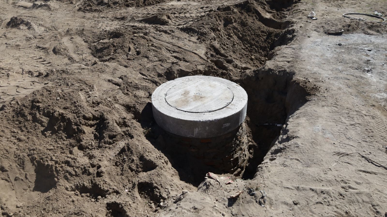 Avanza la construcción de la red de alcantarillado en San José Xicohténcatl, mejorando las condiciones de vida de sus habitantes